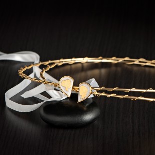 "Two as one" gold ορειχάλκινα